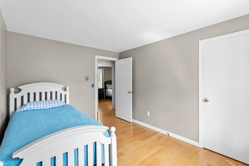 6 Gumpas Hill Road Pelham NH 03076
