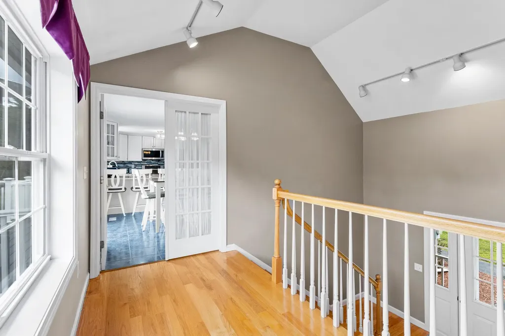 6 Gumpas Hill Road Pelham NH 03076