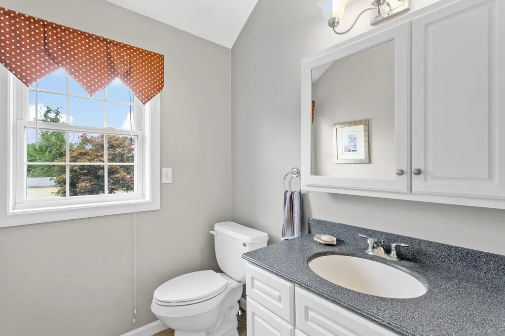 6 Gumpas Hill Road Pelham NH 03076