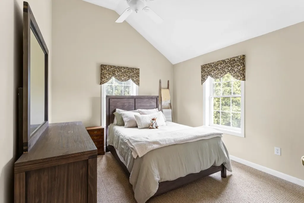 6 Gumpas Hill Road Pelham NH 03076