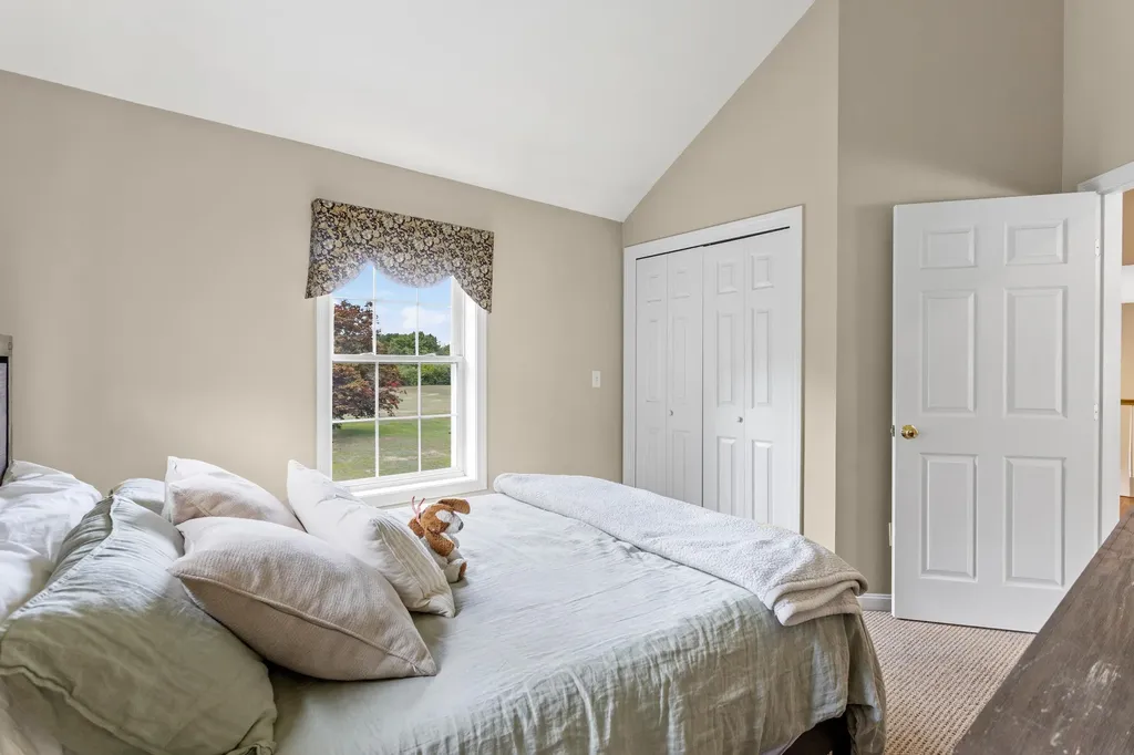 6 Gumpas Hill Road Pelham NH 03076