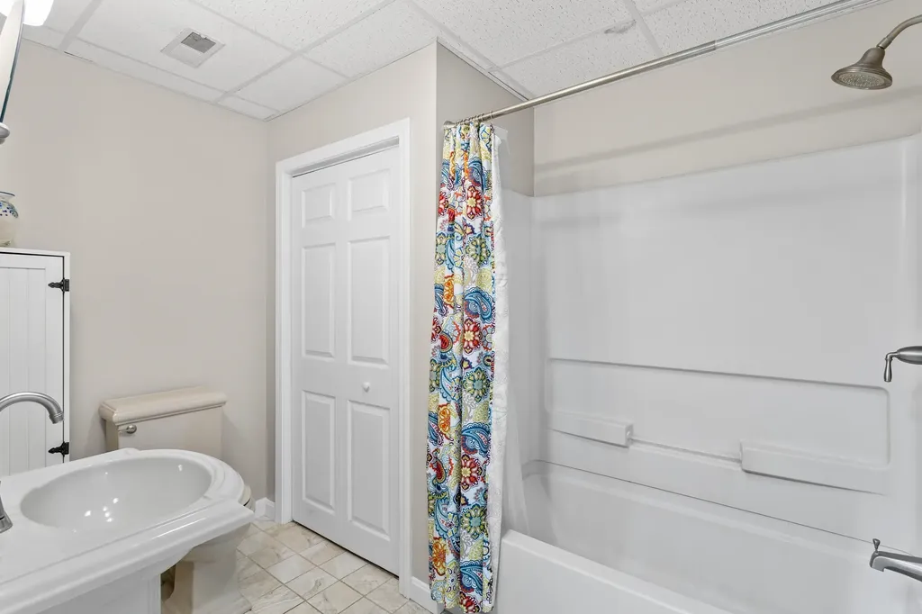6 Gumpas Hill Road Pelham NH 03076