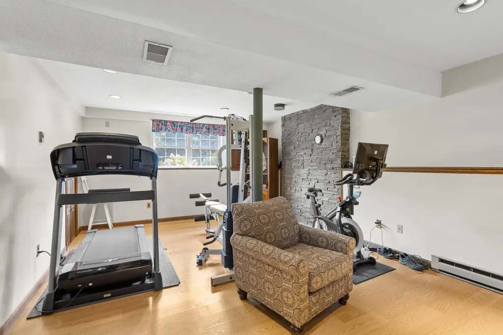 6 Gumpas Hill Road Pelham NH 03076