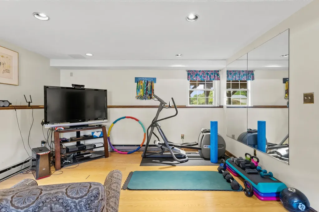 6 Gumpas Hill Road Pelham NH 03076