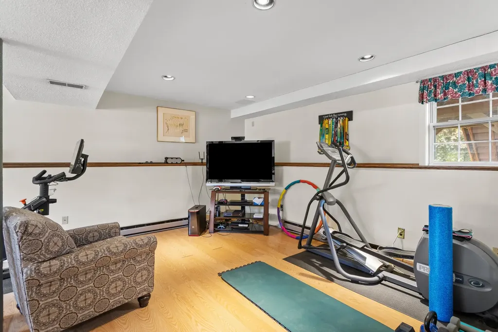 6 Gumpas Hill Road Pelham NH 03076