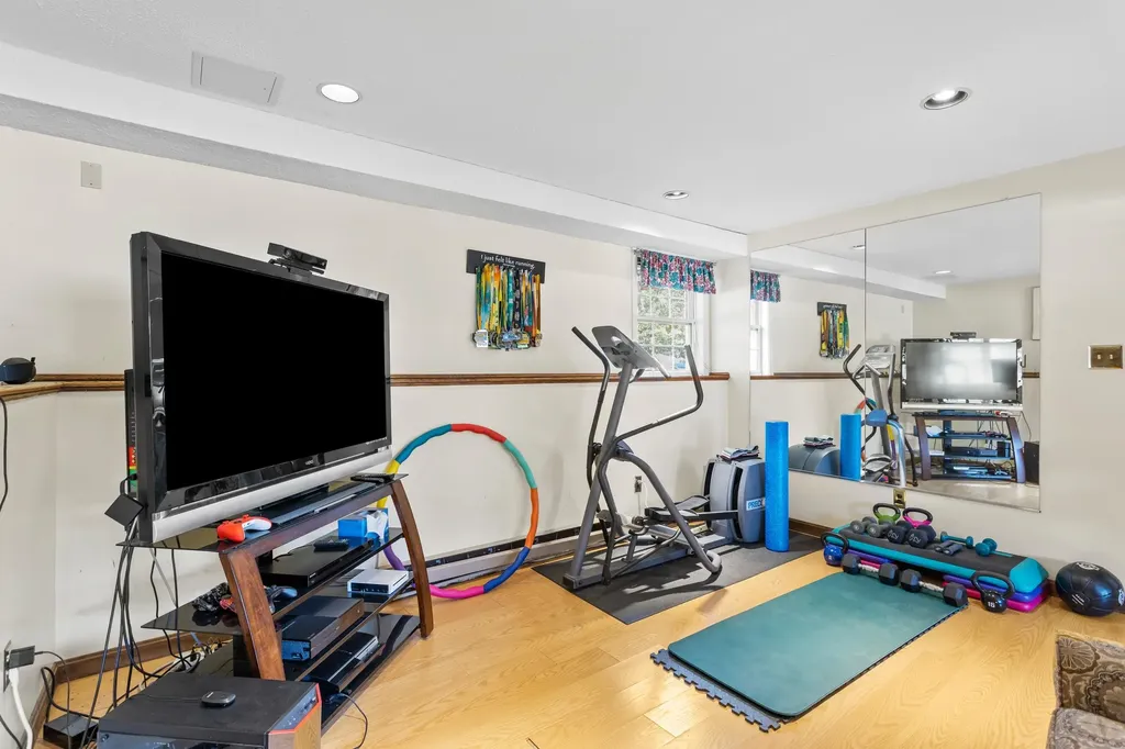 6 Gumpas Hill Road Pelham NH 03076