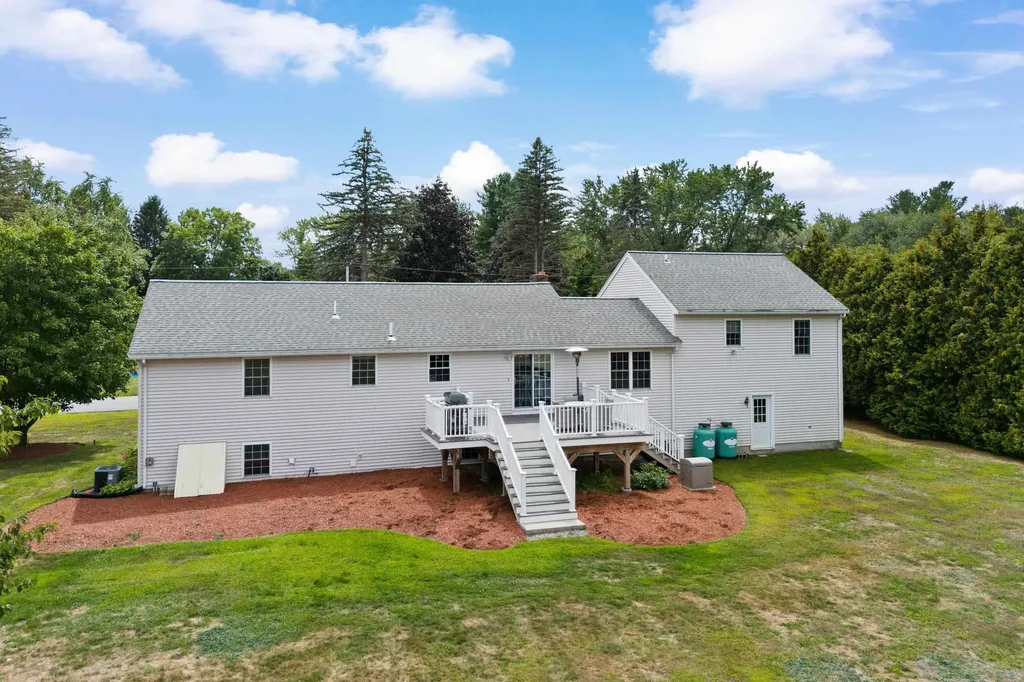 6 Gumpas Hill Road Pelham NH 03076