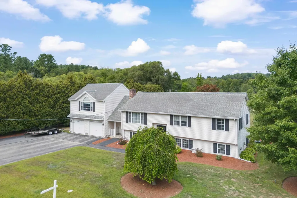 6 Gumpas Hill Road Pelham NH 03076