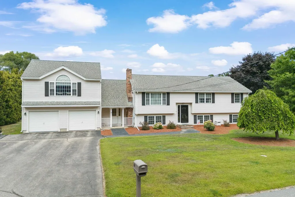 6 Gumpas Hill Road Pelham NH 03076