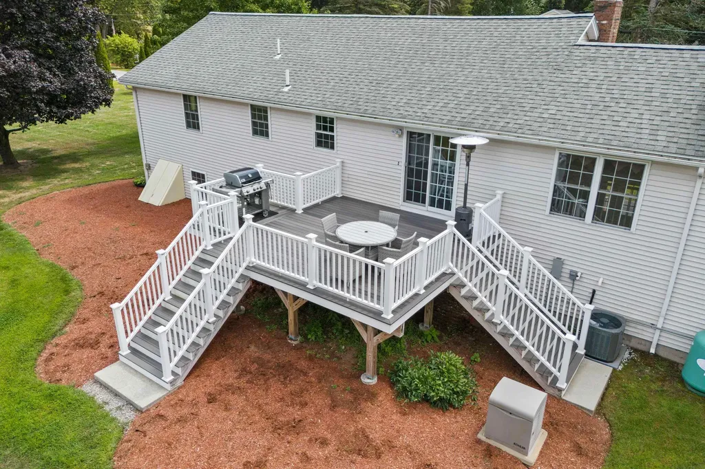 6 Gumpas Hill Road Pelham NH 03076