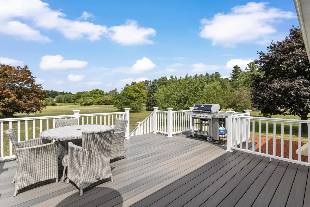 6 Gumpas Hill Road Pelham NH 03076