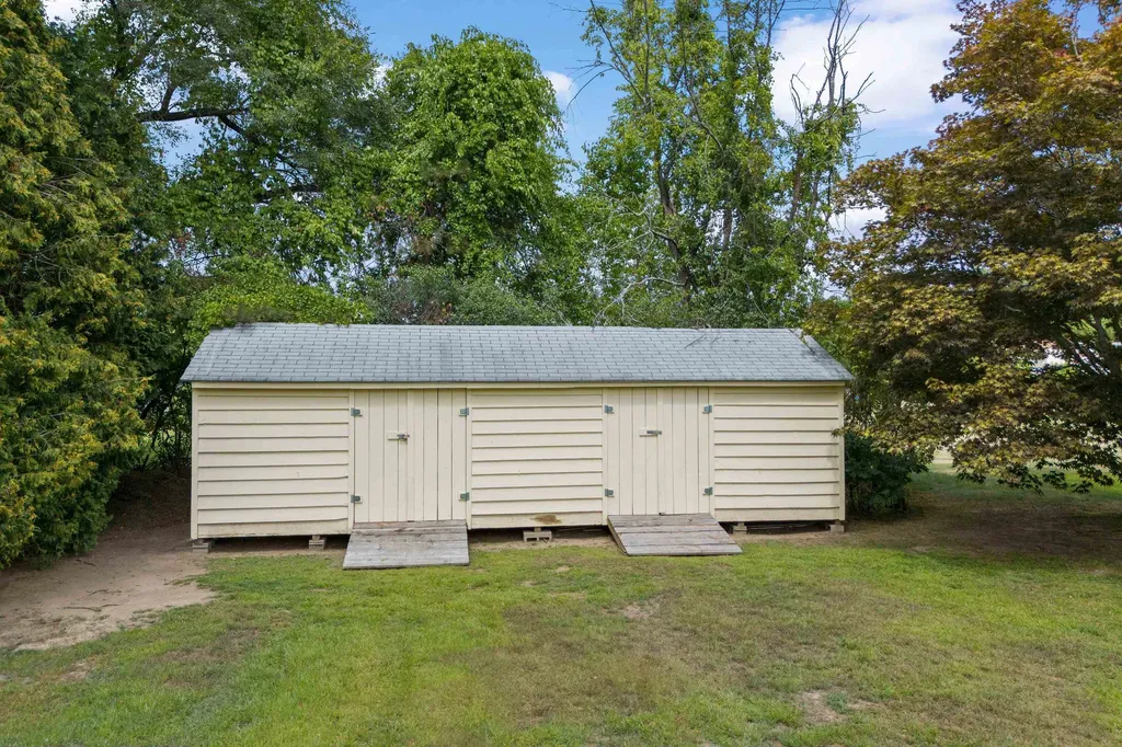 6 Gumpas Hill Road Pelham NH 03076