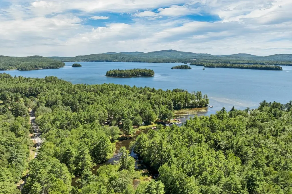 139 Governor Wentworth Highway Wolfeboro NH 03894