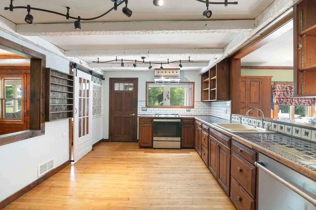 76 Spruce Street Brattleboro VT 05301