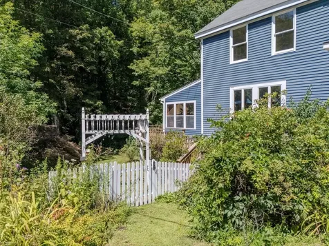 76 Spruce Street Brattleboro VT 05301