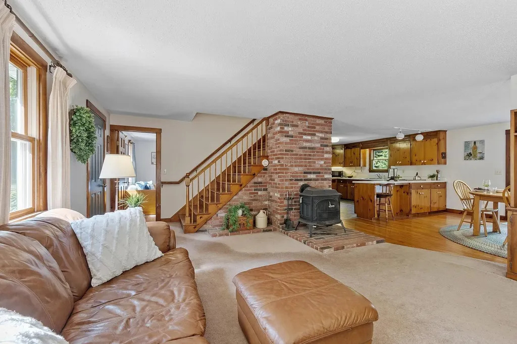 23 Greenbriar Road New Ipswich NH 03071