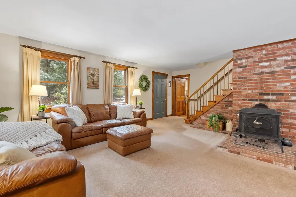 23 Greenbriar Road New Ipswich NH 03071
