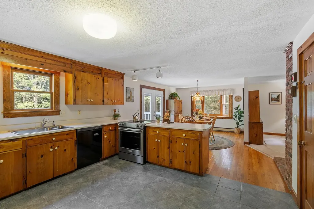 23 Greenbriar Road New Ipswich NH 03071