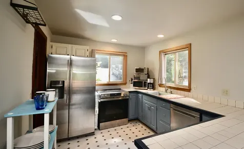 8 Old Spring Drive Grantham NH 03753