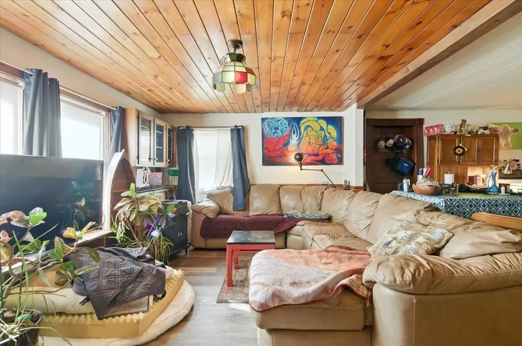 1433 N 116 Road Bristol VT 05443