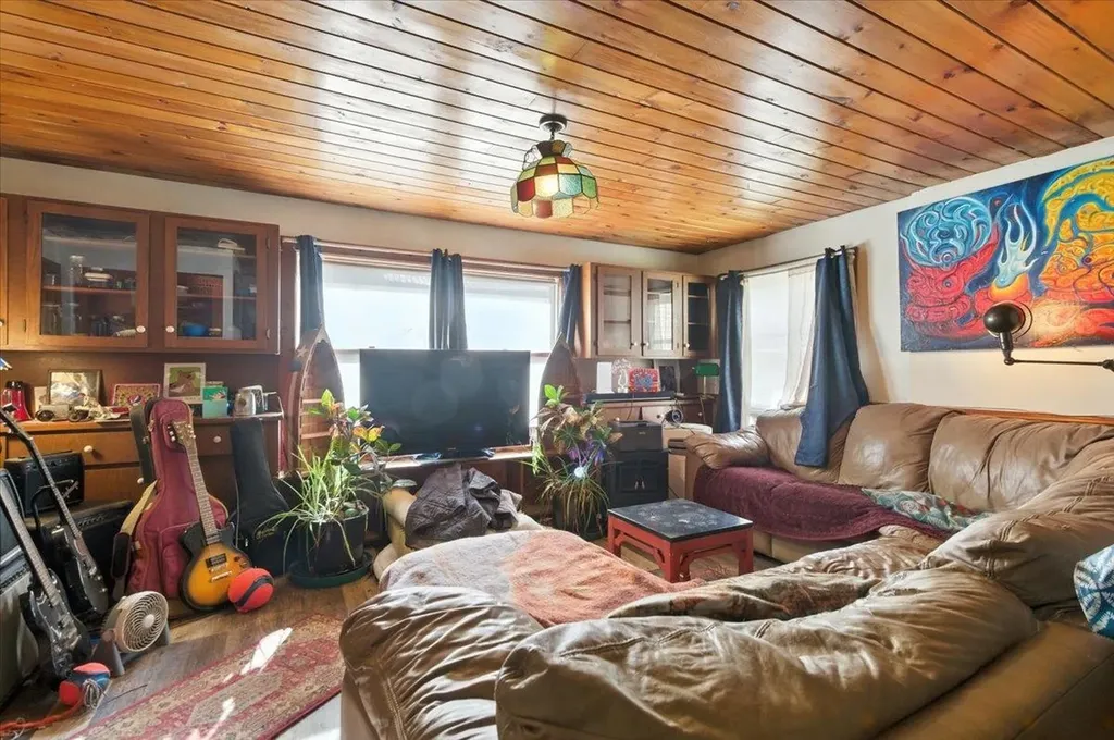 1433 N 116 Road Bristol VT 05443