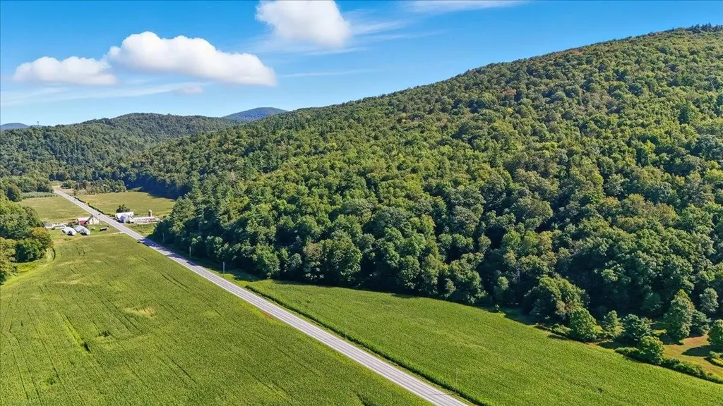 1433 N 116 Road Bristol VT 05443