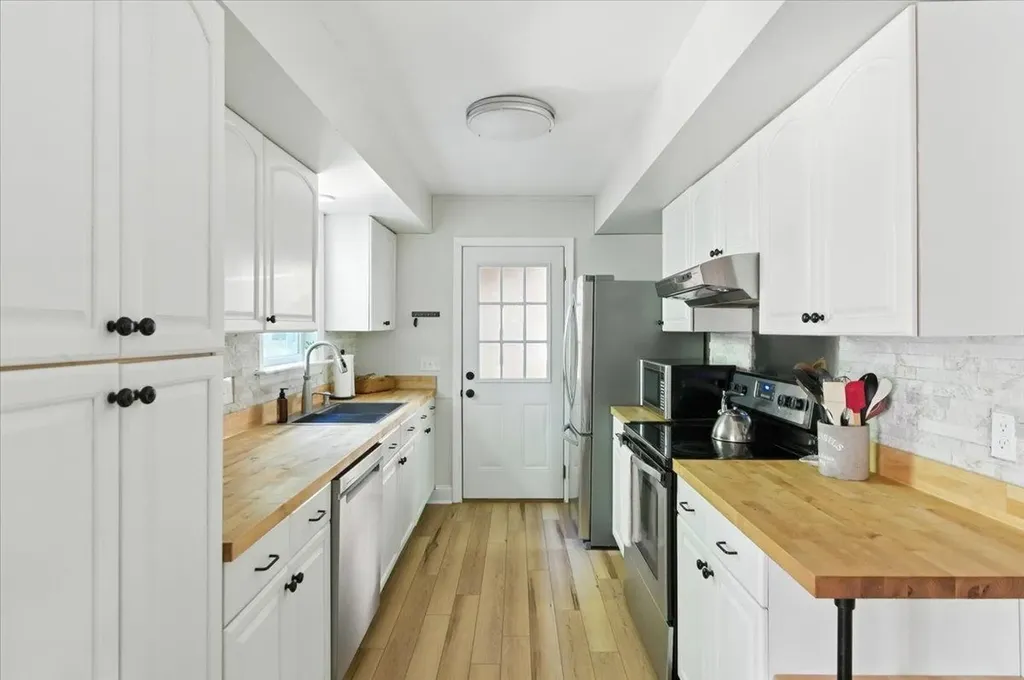 17 Oak Ridge Drive Colchester VT 05446