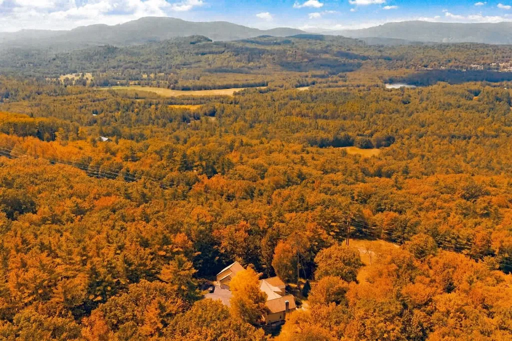 133 Sargent Road Holderness NH 03245