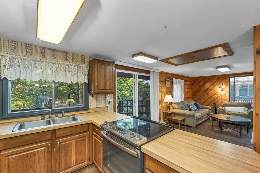 107 Pequawket Trail Ossipee NH 03864