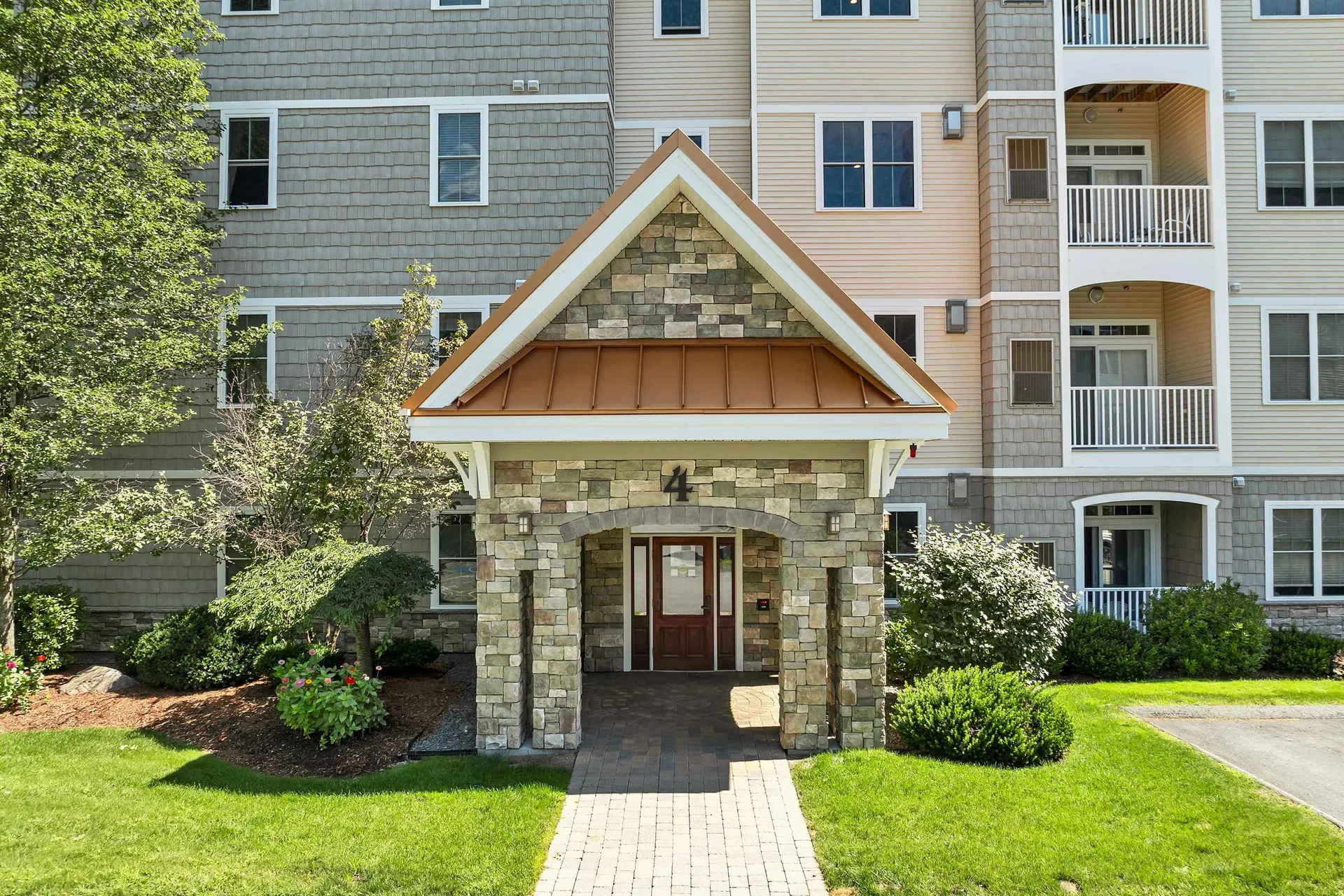 4 Henry David Drive Nashua NH 03062