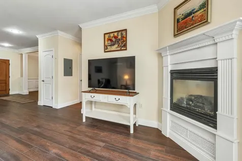 4 Henry David Drive Nashua NH 03062