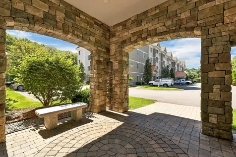 4 Henry David Drive Nashua NH 03062