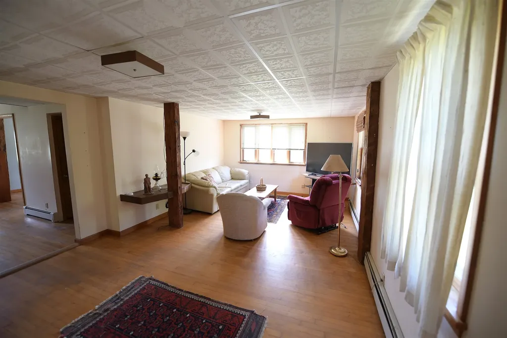 12 Woodridge Road Colchester VT 05446