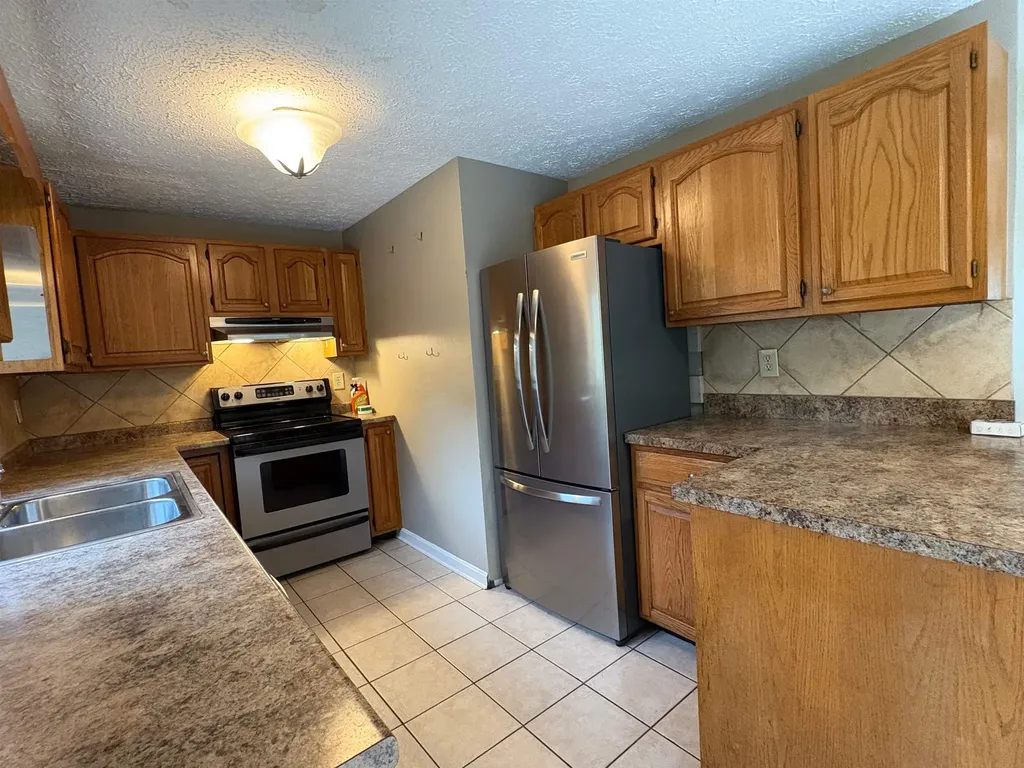 4 Josephine Drive Londonderry NH 03053