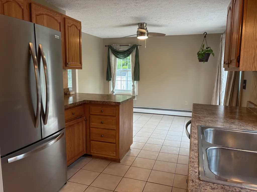 4 Josephine Drive Londonderry NH 03053