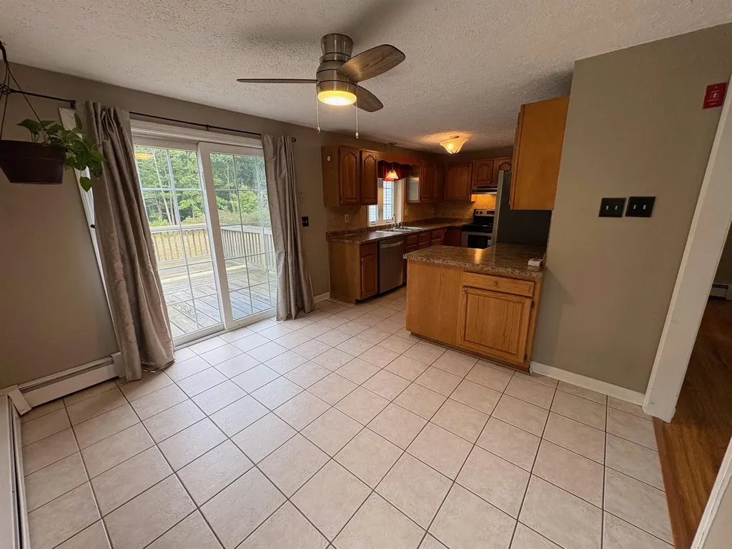 4 Josephine Drive Londonderry NH 03053