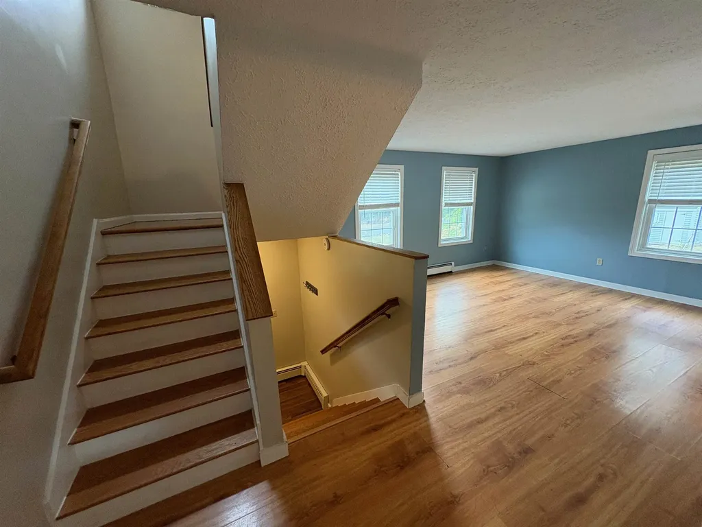4 Josephine Drive Londonderry NH 03053