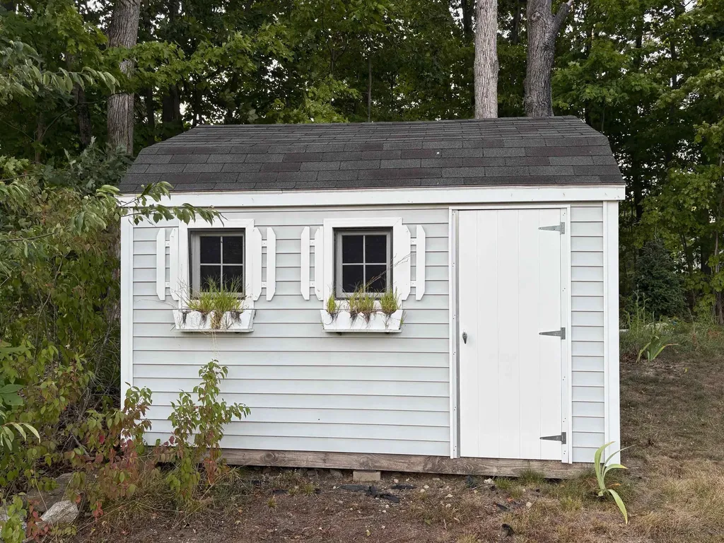 4 Josephine Drive Londonderry NH 03053