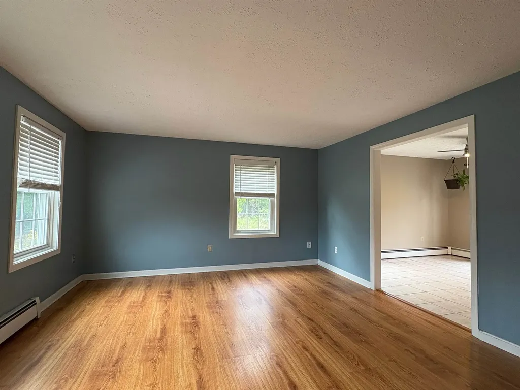4 Josephine Drive Londonderry NH 03053