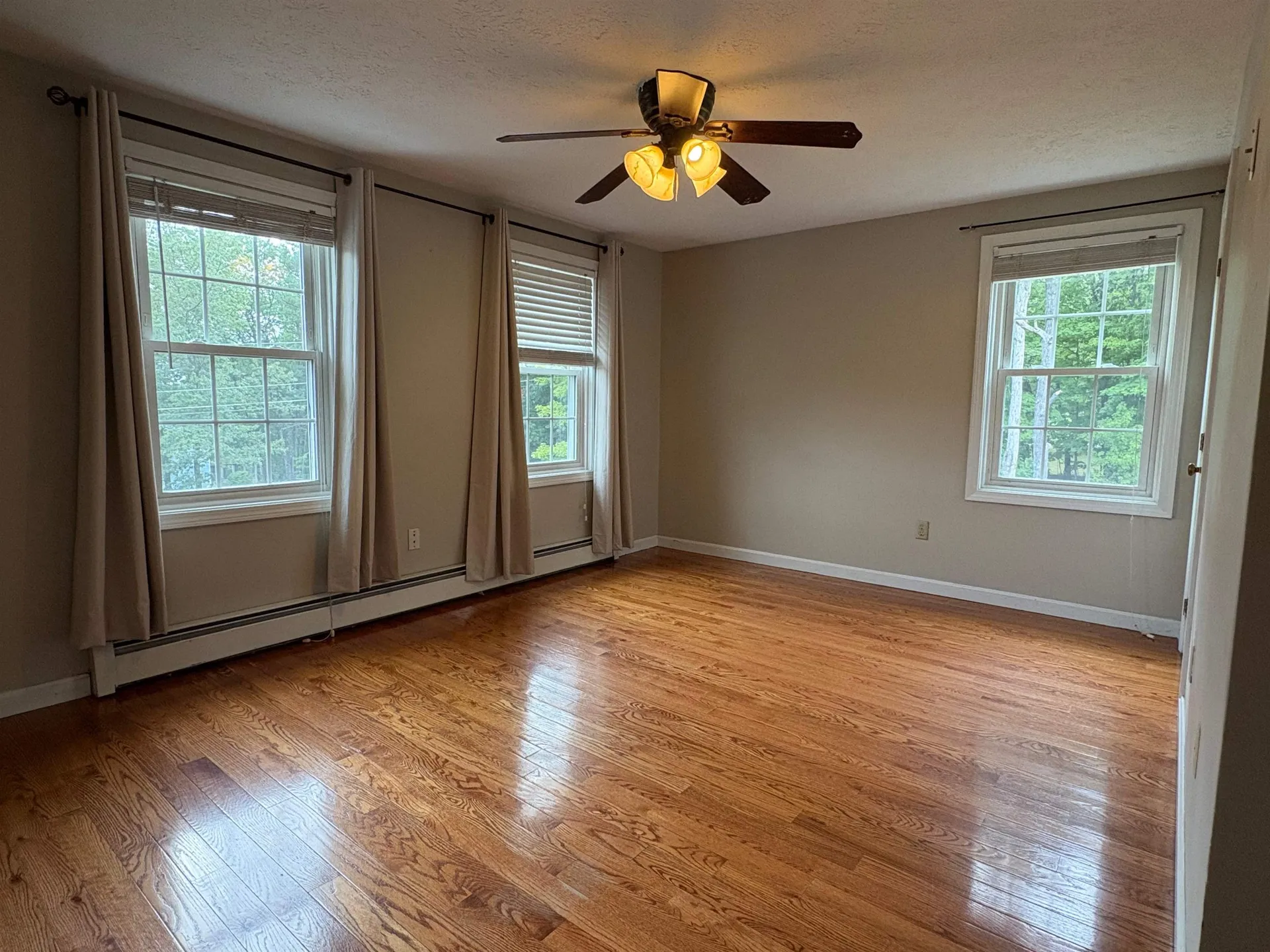 4 Josephine Drive Londonderry NH 03053