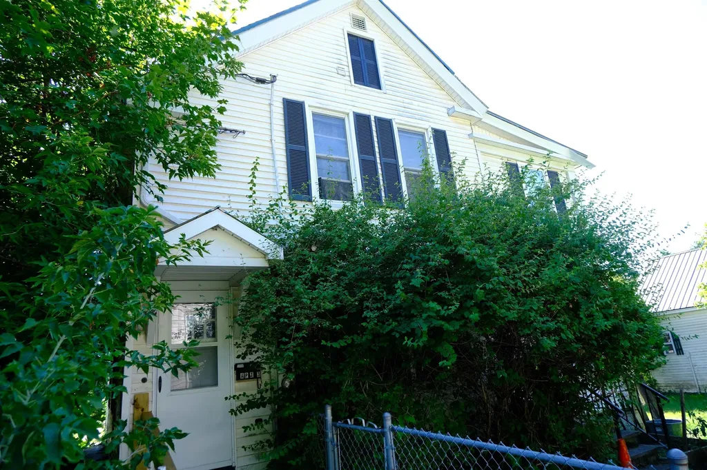 122 North Avenue St. Johnsbury VT 05819