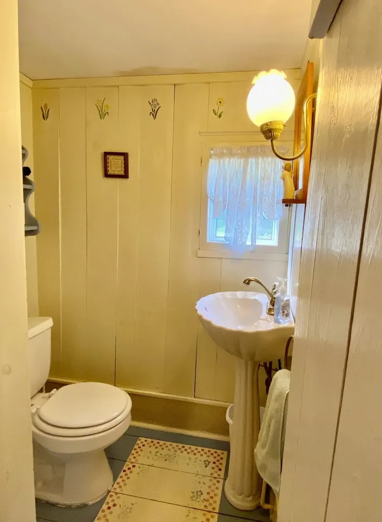 21 West Street Middletown Springs VT 05757