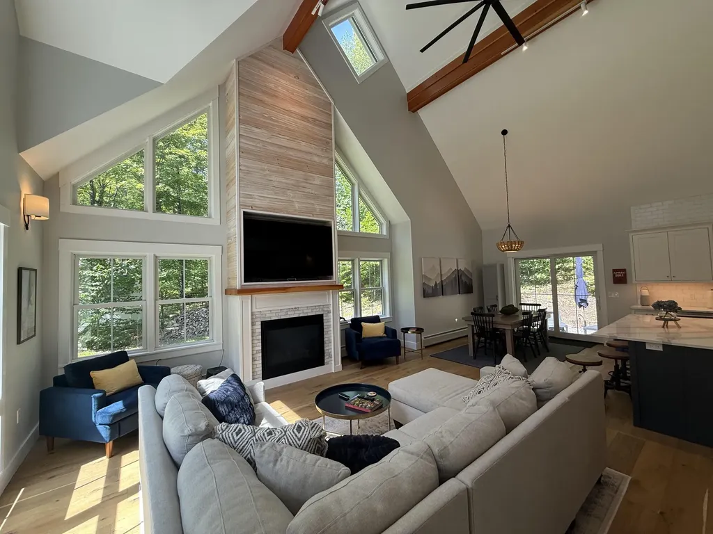 30 Colony Road Extension Warren VT 05674