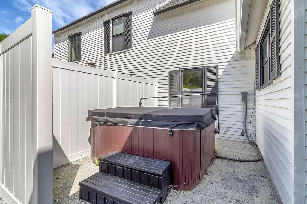 95 Melendy Hill Road Londonderry VT 05148