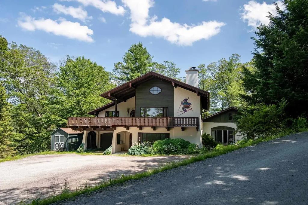 105 Bearly Way Killington VT 05751