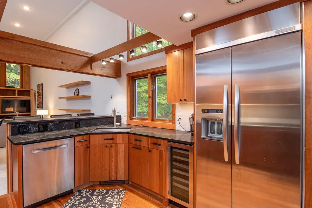 17 Roundtree Road Winhall VT 05340