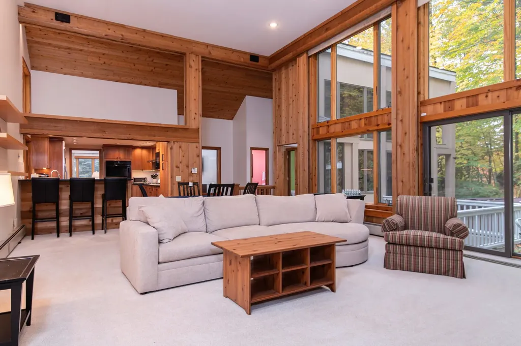 17 Roundtree Road Winhall VT 05340