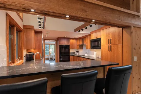 17 Roundtree Road Winhall VT 05340