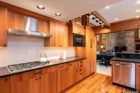 17 Roundtree Road Winhall VT 05340