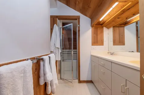 17 Roundtree Road Winhall VT 05340